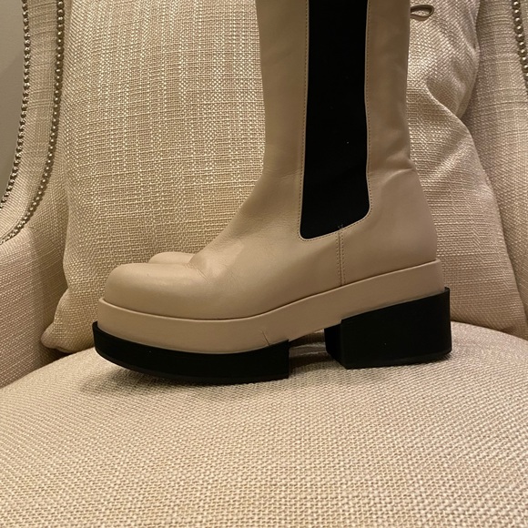 Paloma Barcelo Aimar Ivory Pull On Boot / Off White w Black / Womens Size 8 - Picture 7 of 15